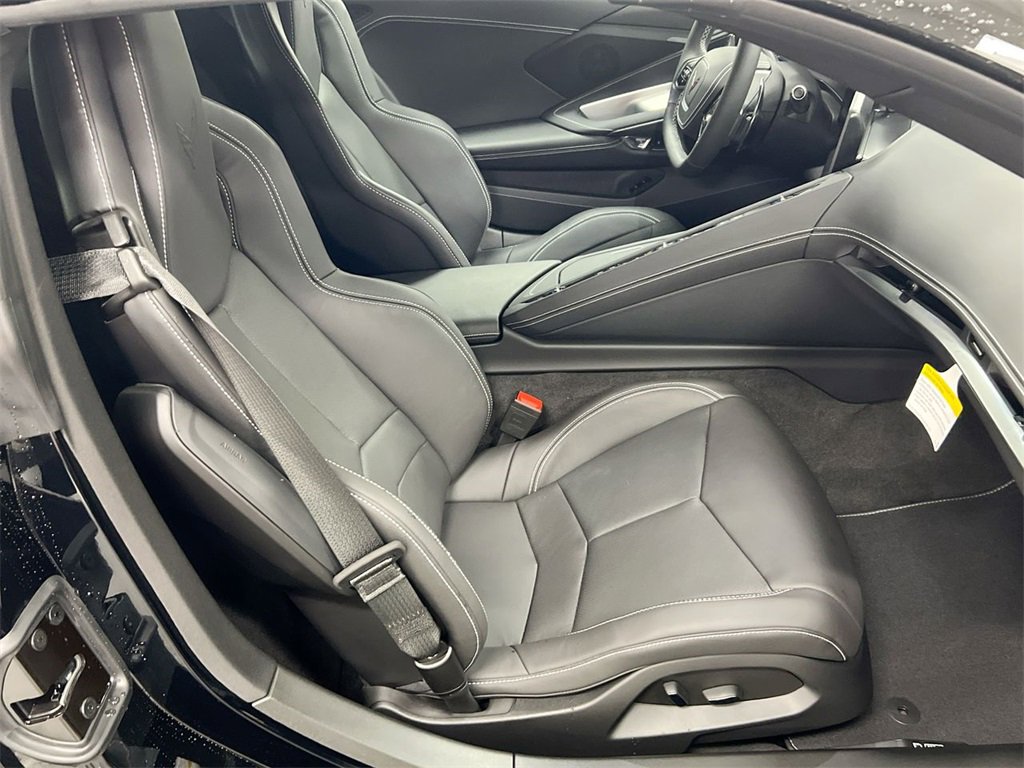 Used 2025 Chevrolet Corvette Stingray Coupe w/ 1LT image 21