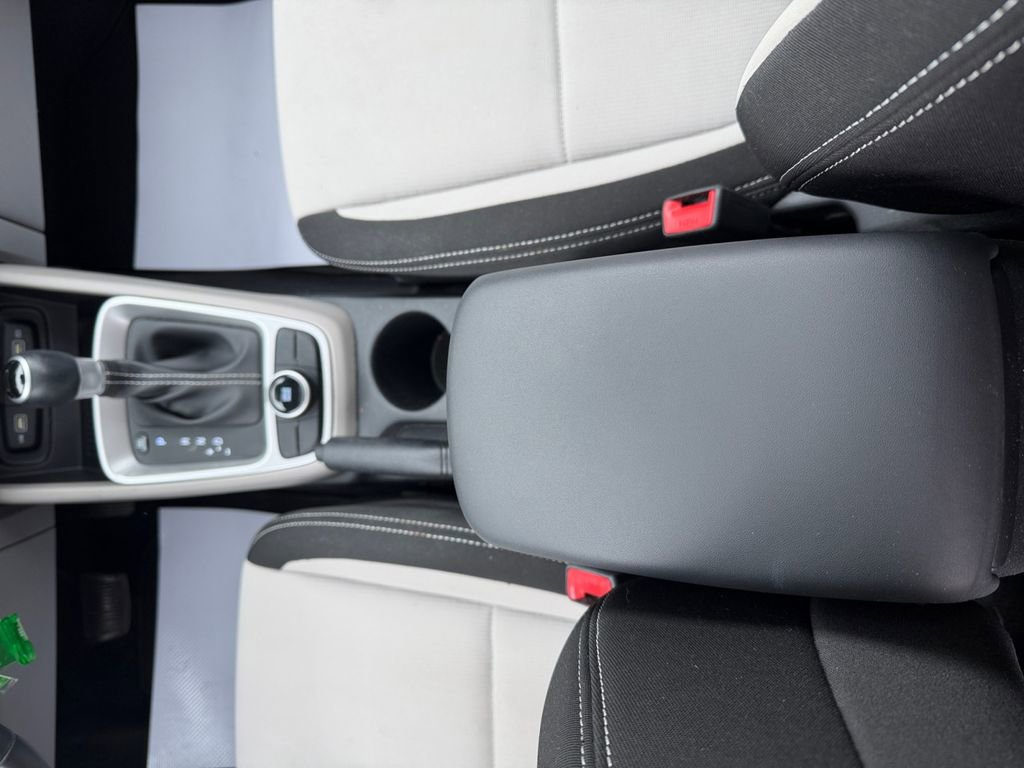 Certified 2022 Hyundai Venue SEL image 22