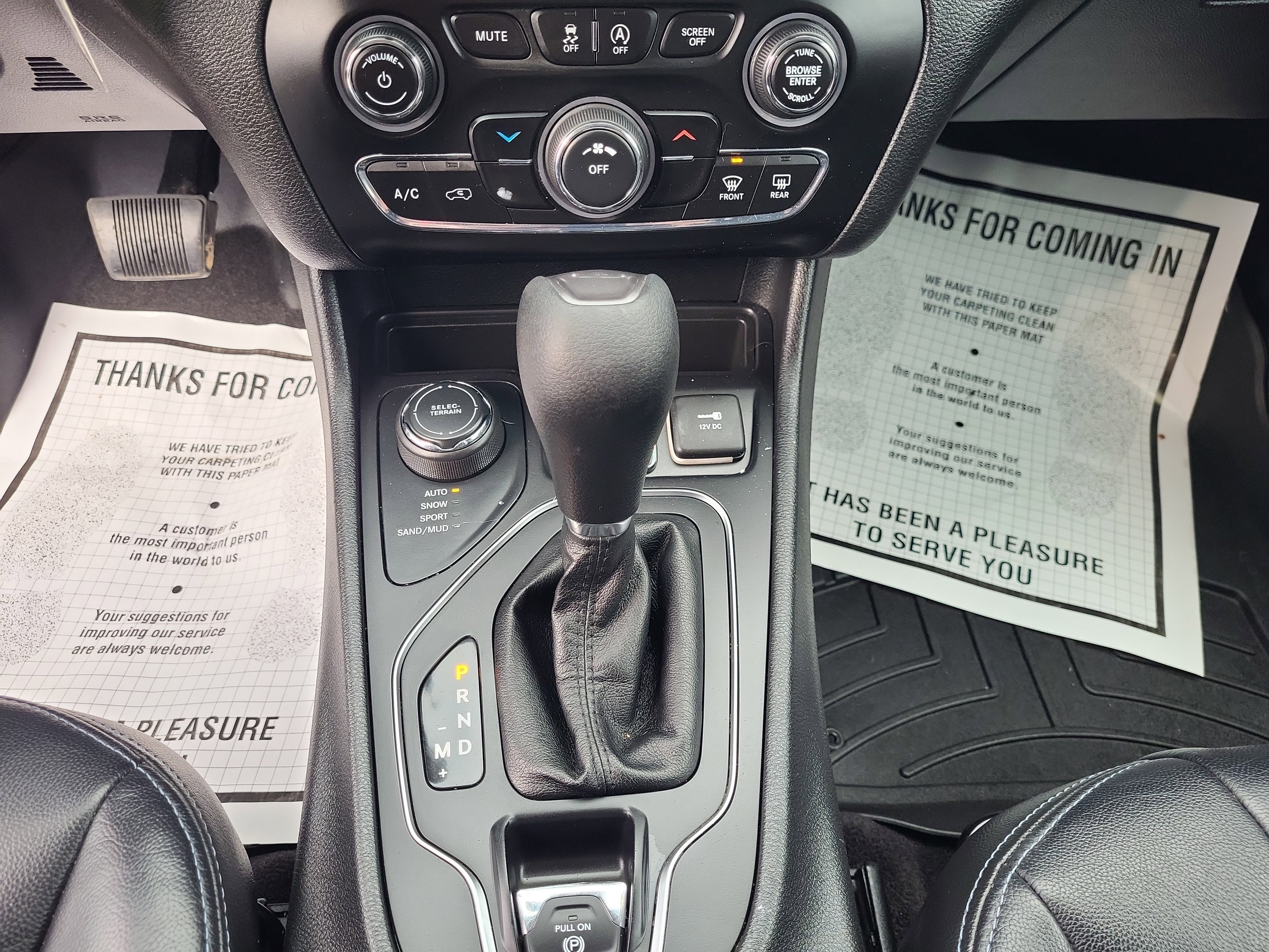 Used 2019 Jeep Cherokee Latitude w/ Popular Appearance Group image 8