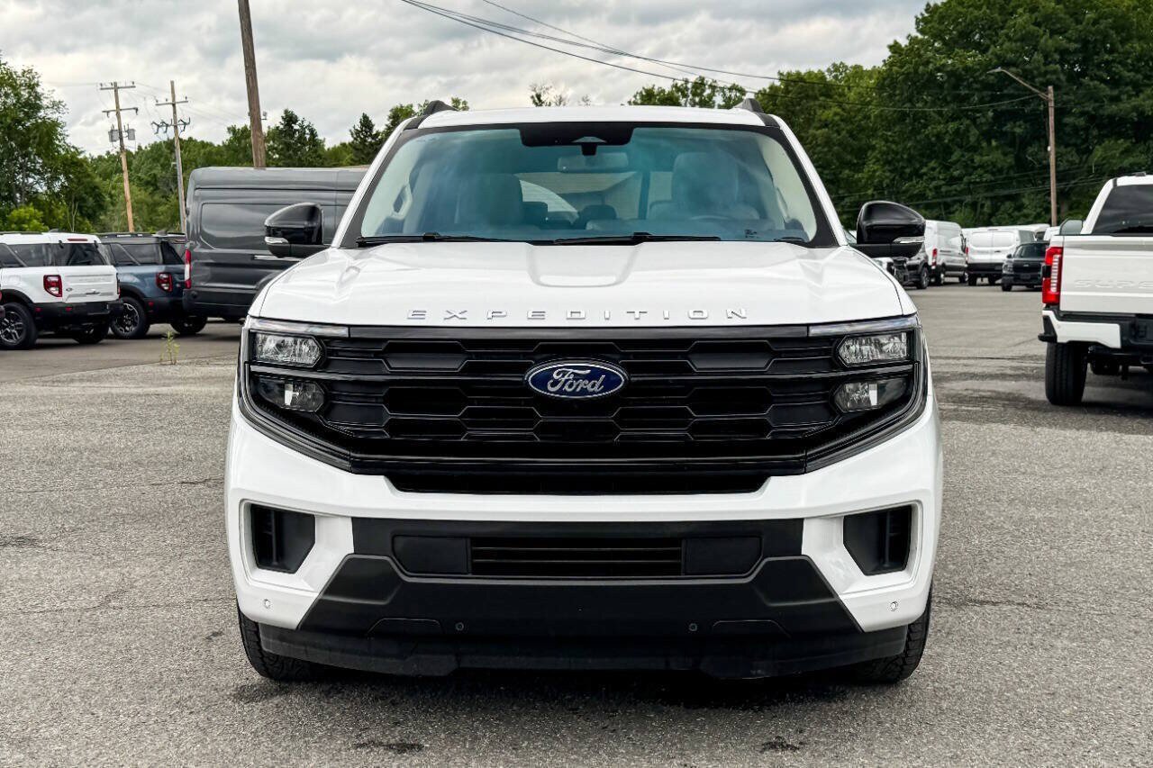 Used 2025 Ford Expedition Active AWD/4WD image 8