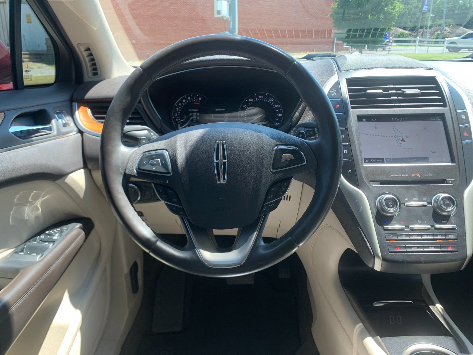 Used 2018 Lincoln MKC Select w/ Select Plus Package AWD/4WD image 18