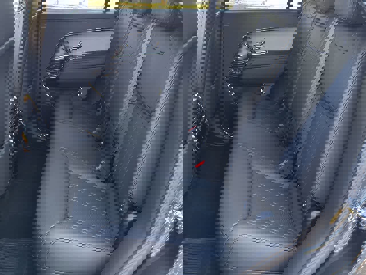 Used 2023 Land Rover Range Rover Sport SE Dynamic image 20