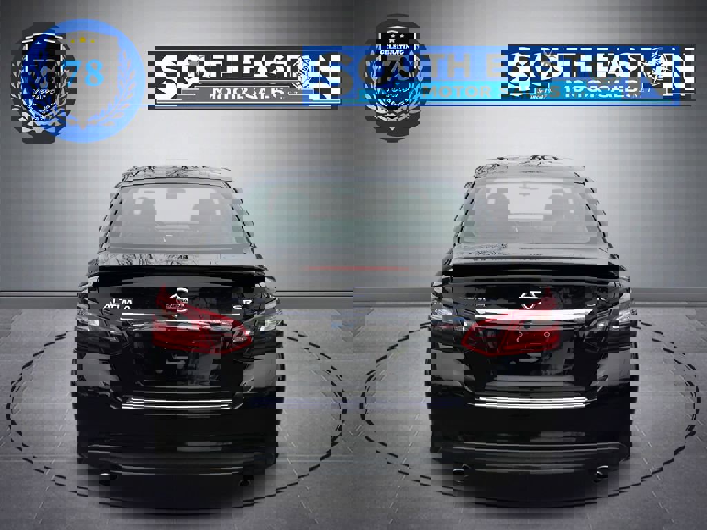 Used 2017 Nissan Altima 2.5 SR w/ Midnight Edition Package image 4