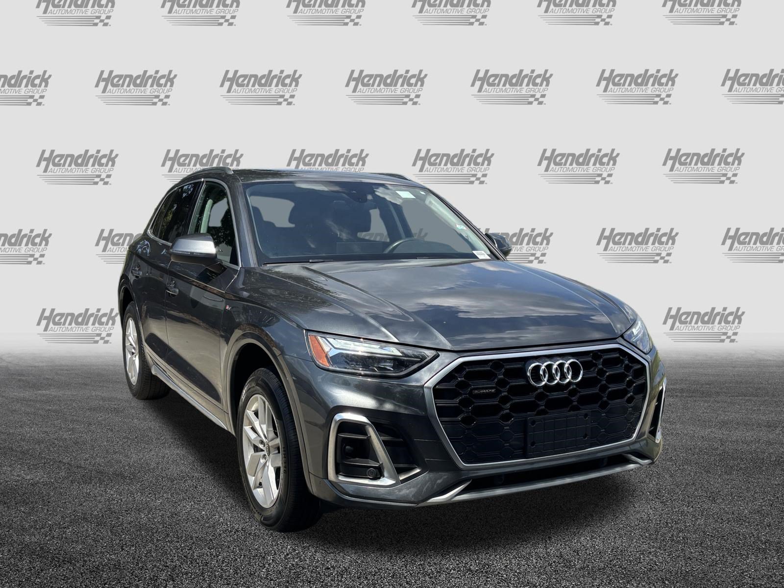 Used 2023 Audi Q5 2.0T Premium w/ Convenience Package AWD/4WD image 2