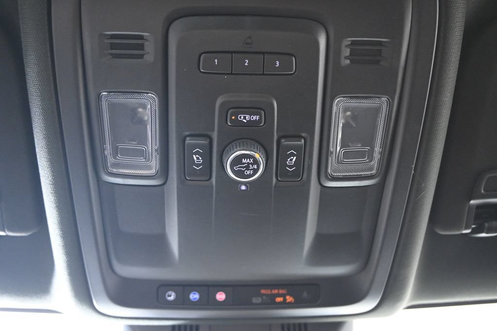Used 2024 Cadillac Escalade ESV Luxury w/ LPO, Floor Liner Package AWD/4WD image 37