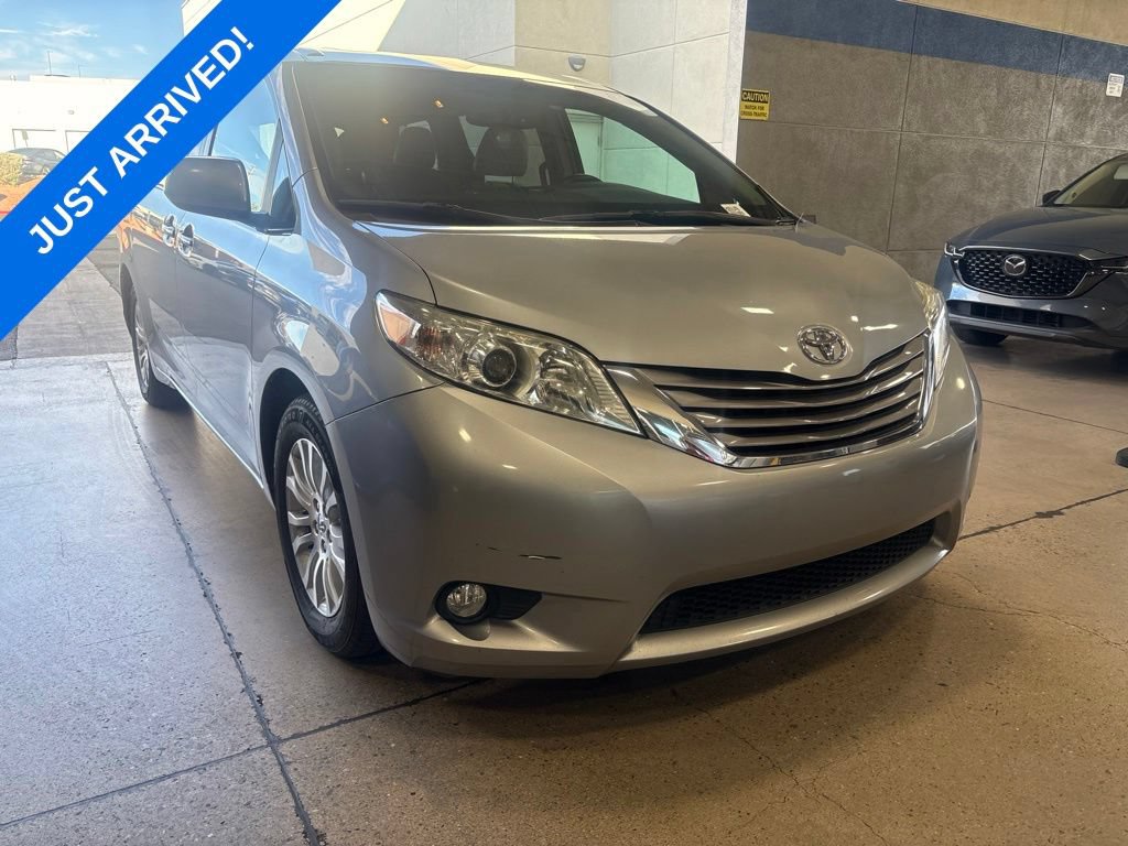 Used 2017 Toyota Sienna FWD image 2