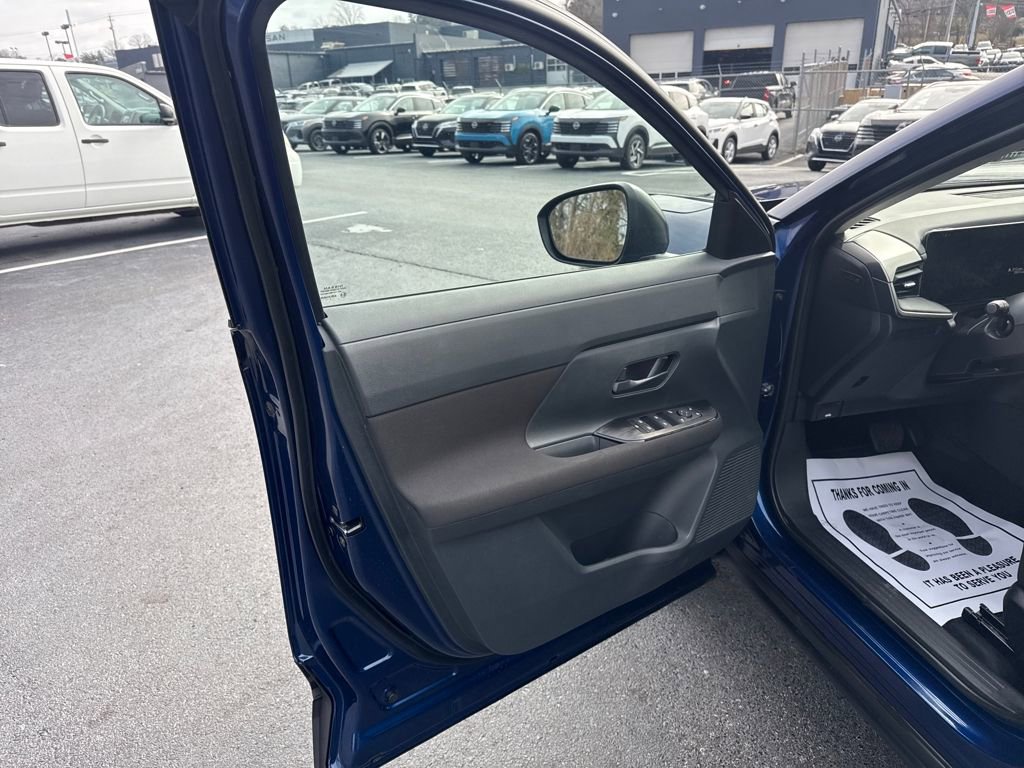 Used 2025 Nissan Kicks S image 11