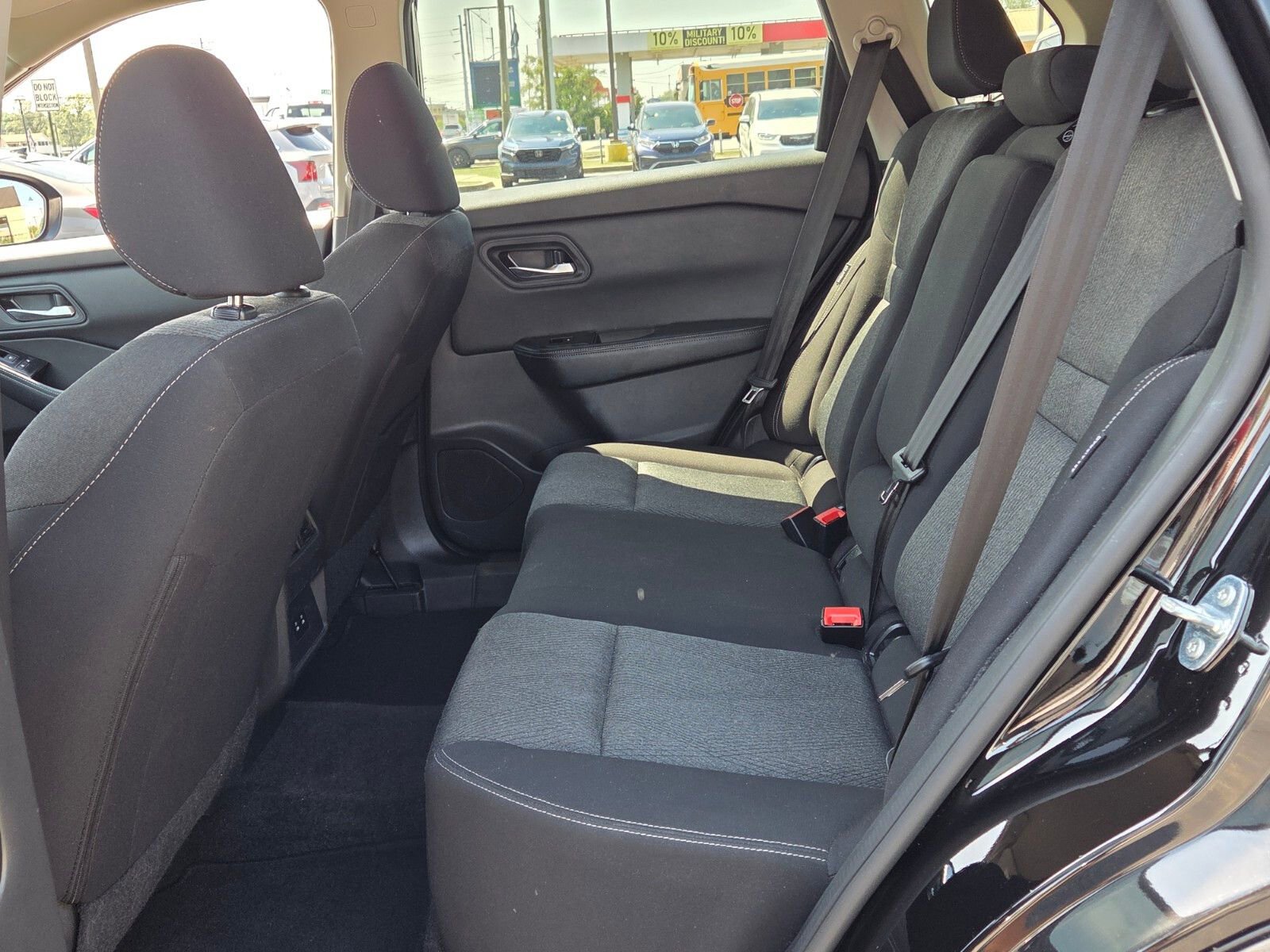 Used 2025 Nissan Rogue SV image 6