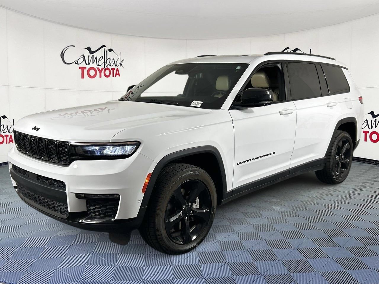 Used 2023 Jeep Grand Cherokee L Limited w/ Luxury Tech Group II AWD/4WD image 4