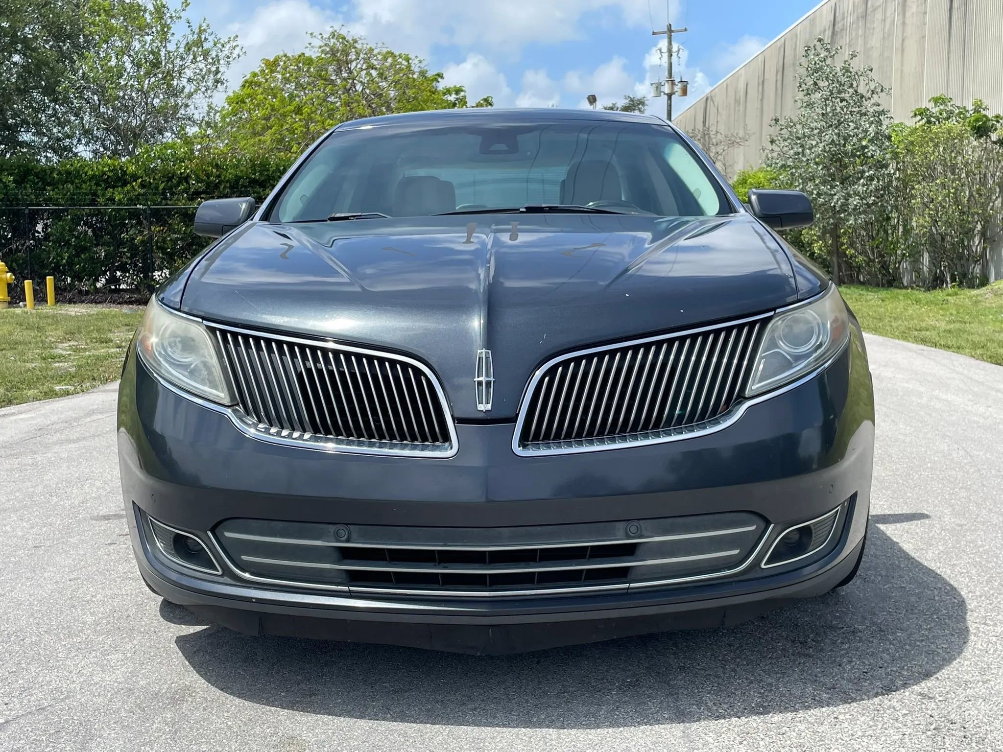 Used 2013 Lincoln MKS FWD image 3