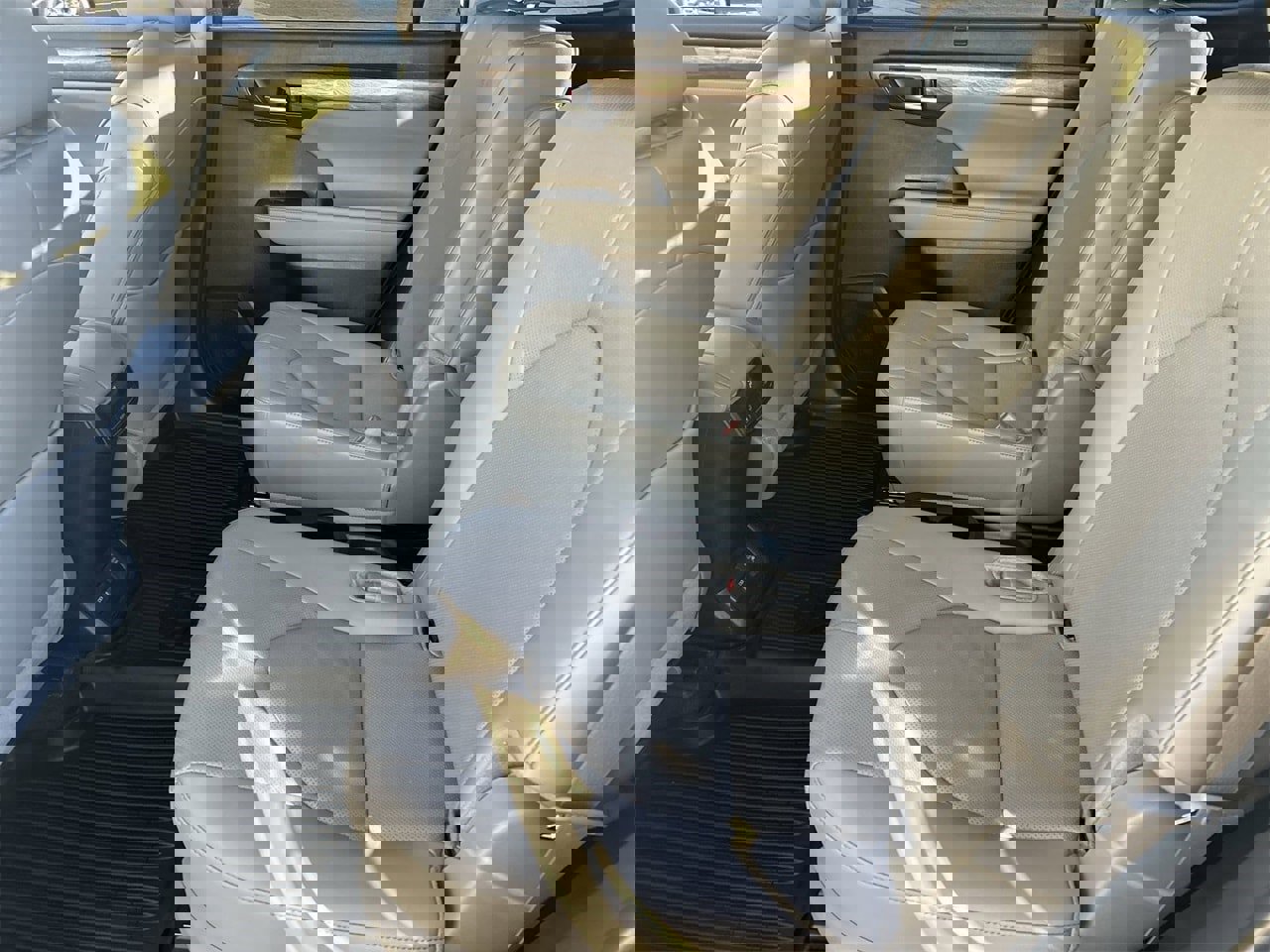 Used 2024 Toyota Highlander Limited image 14