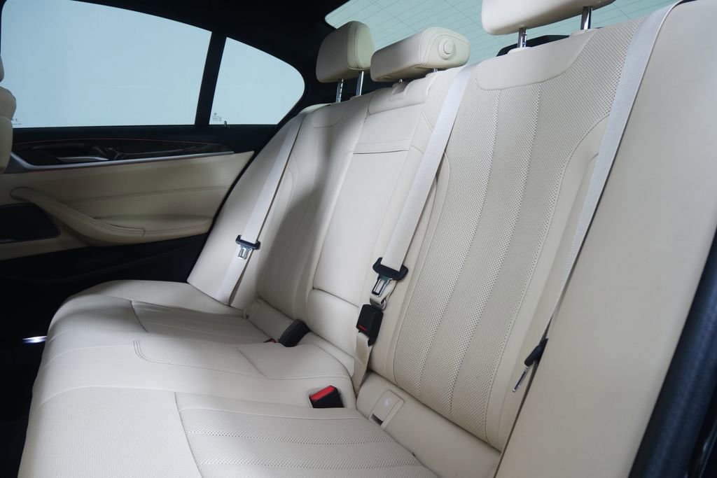 Certified 2023 BMW 530i w/ Premium Package image 16