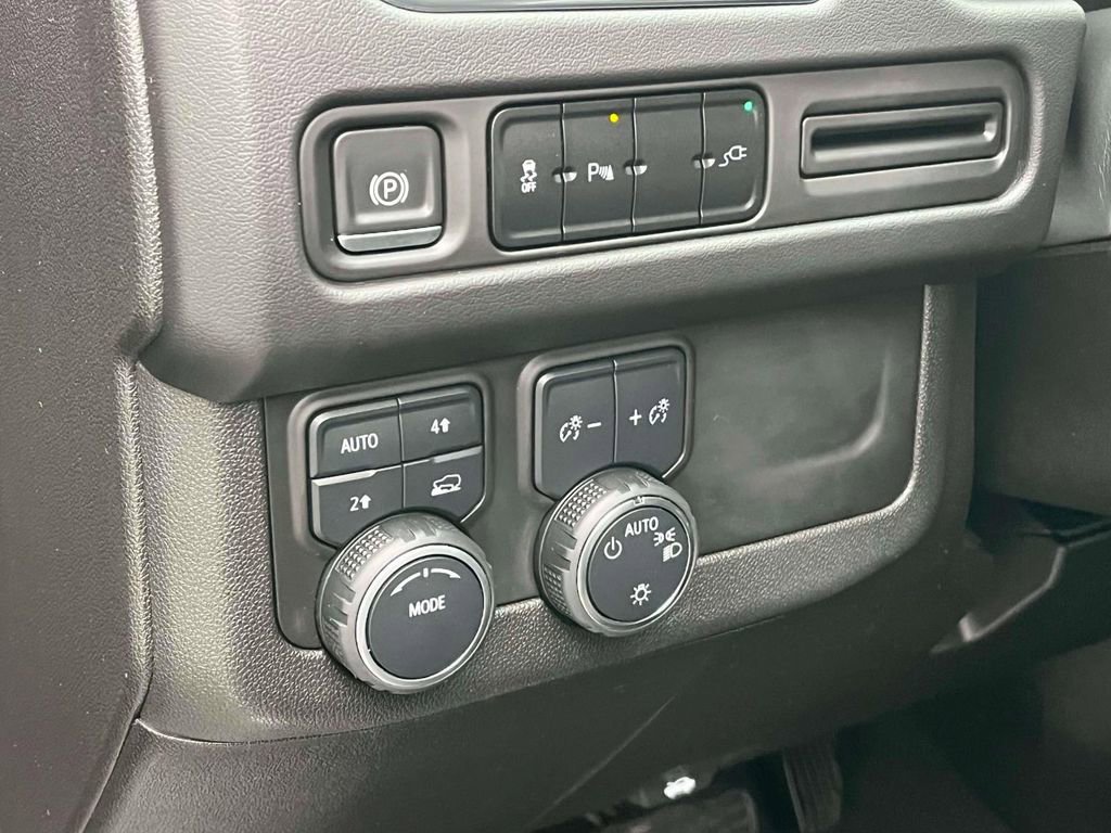 Used 2021 Chevrolet Suburban RST image 31