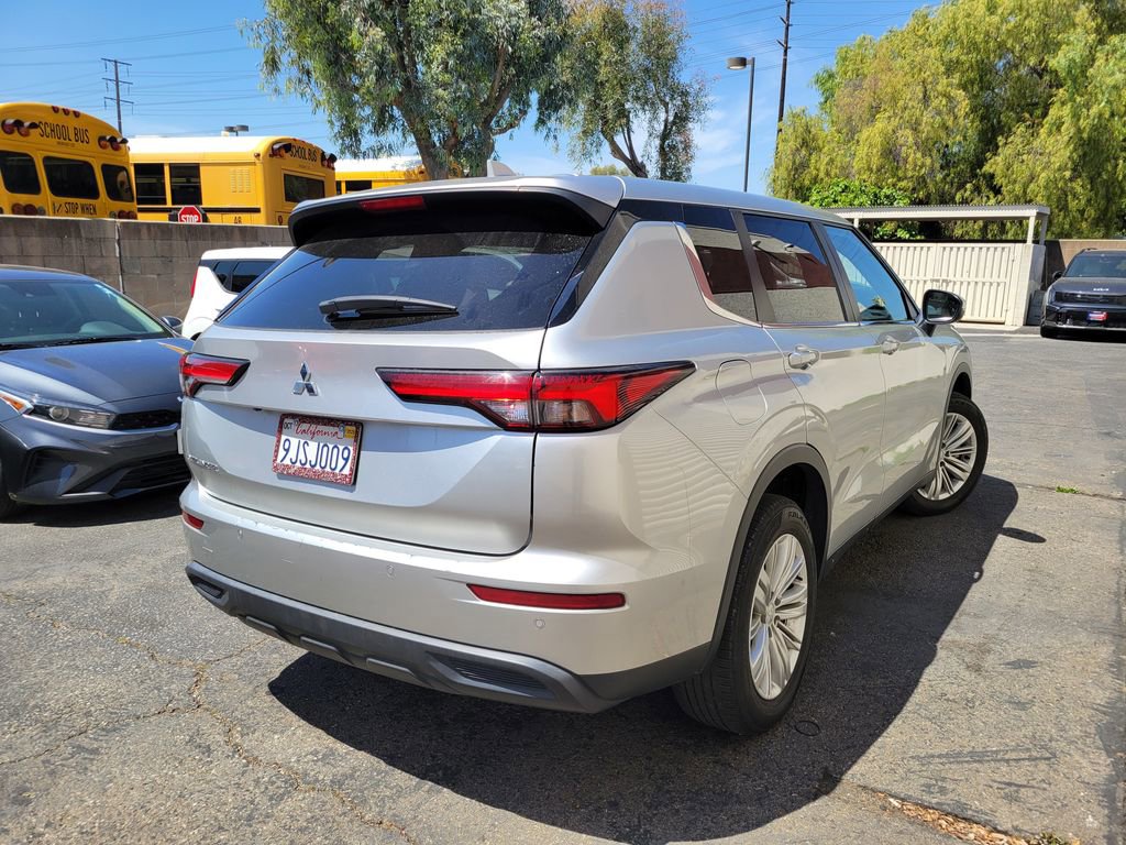 Used 2024 Mitsubishi Outlander ES FWD image 4