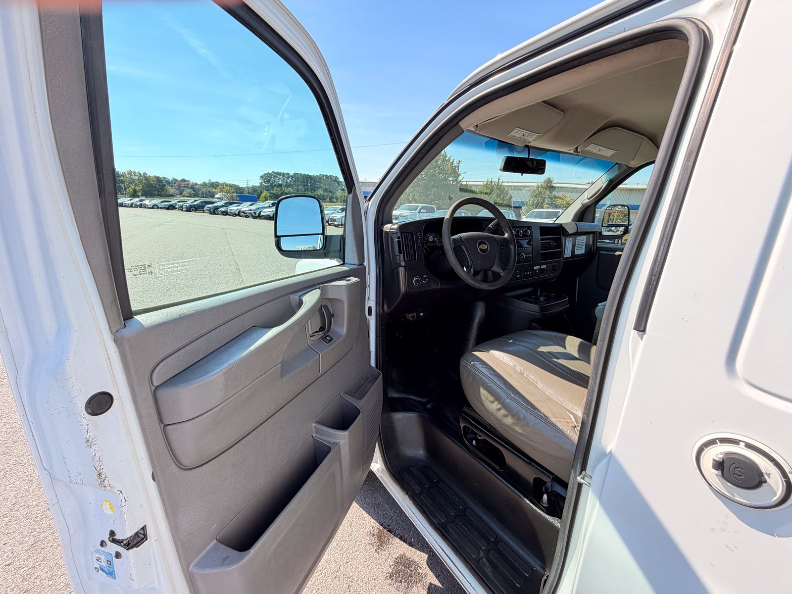 Used 2014 Chevrolet Express 2500 RWD image 13