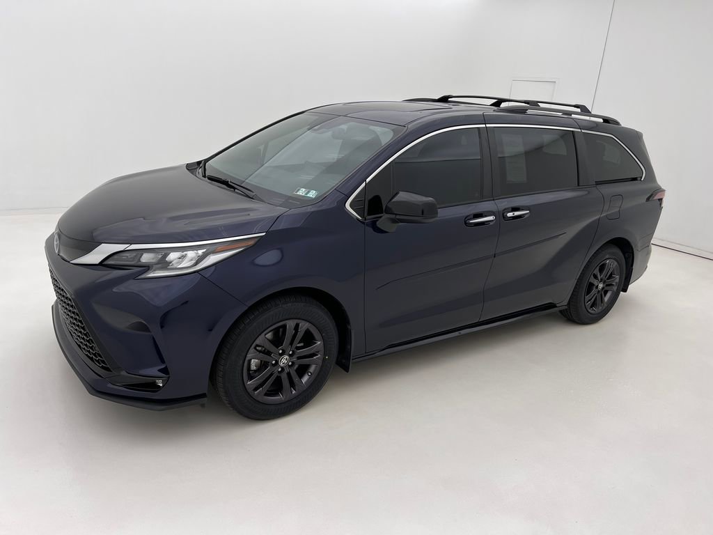 Used 2024 Toyota Sienna XSE w/ XSE Plus Package image 9
