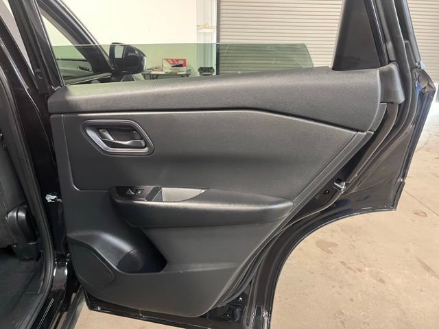 Used 2024 Nissan Rogue S image 15