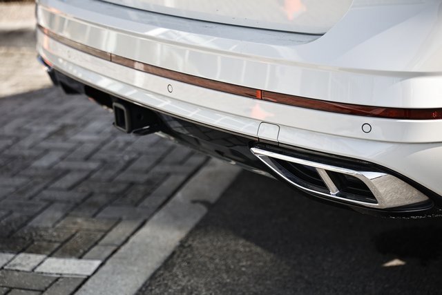 Used 2024 Volkswagen Atlas SEL Premium R-Line image 8