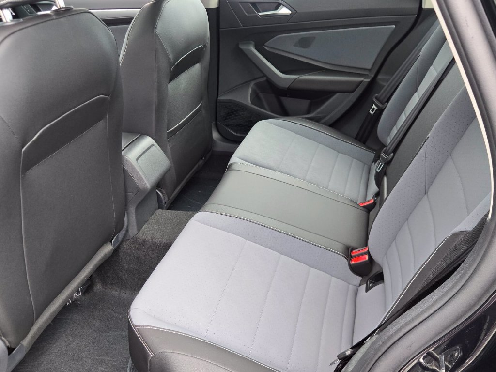 New 2027 Volkswagen Jetta SE FWD image 7