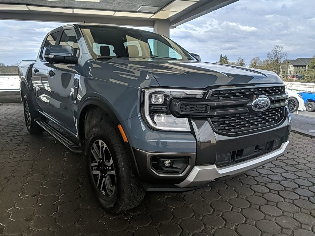 Used 2025 Ford Ranger Lariat w/ Trailer Tow Package image 4