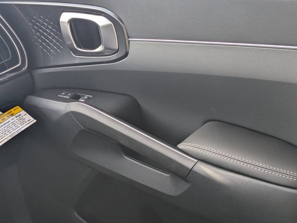 Used 2025 Kia Sorento EX w/ Panoramic Sunroof Package FWD image 15