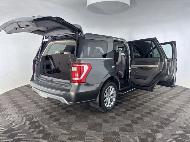 Used 2020 Ford Expedition XLT w/ Equipment Group 202A AWD/4WD image 17