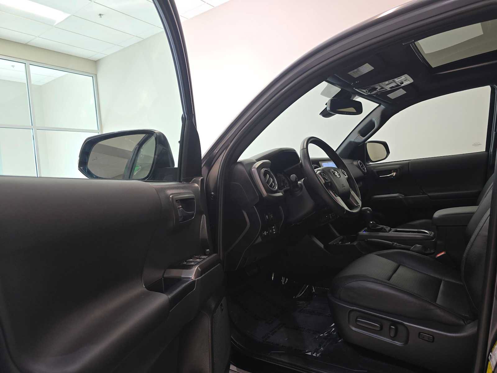 Certified 2023 Toyota Tacoma TRD Off-Road w/ TRD Premium Off Road Package AWD/4WD image 22