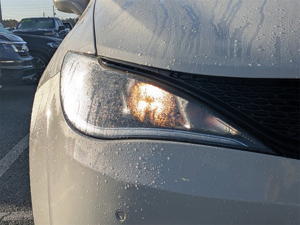 Used 2020 Chrysler Pacifica Touring-L Plus image 7