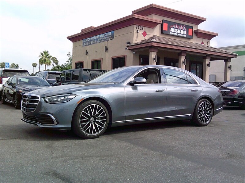 Used 2022 Mercedes-Benz S 580 4MATIC Sedan image 3