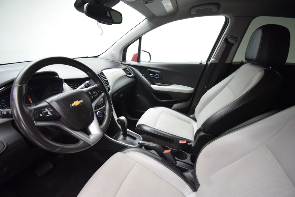 Used 2021 Chevrolet Trax LT w/ Driver Confidence Package image 8