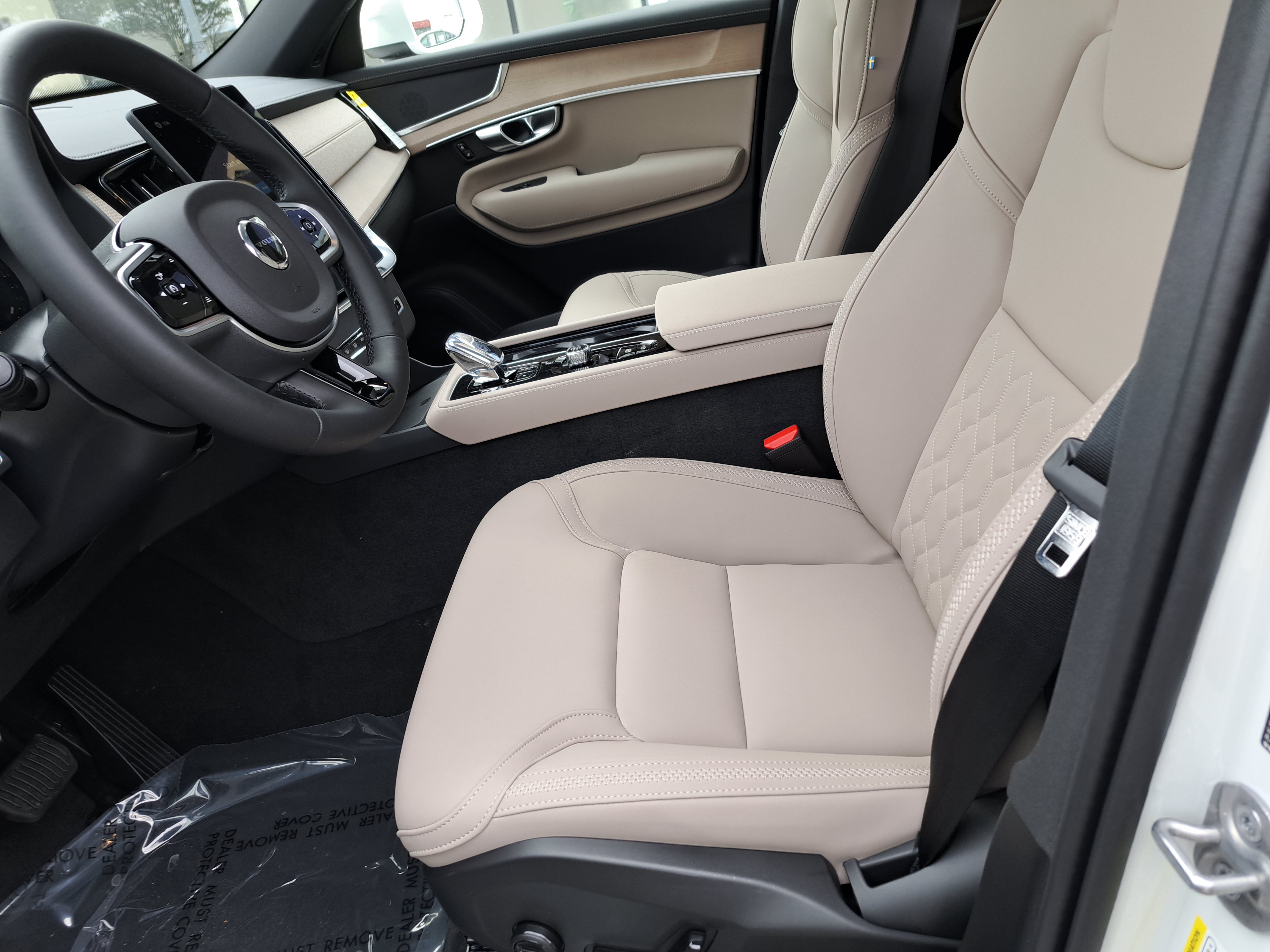 New 2026 Volvo XC90 B5 Plus w/ Protection Package Premier AWD/4WD image 6