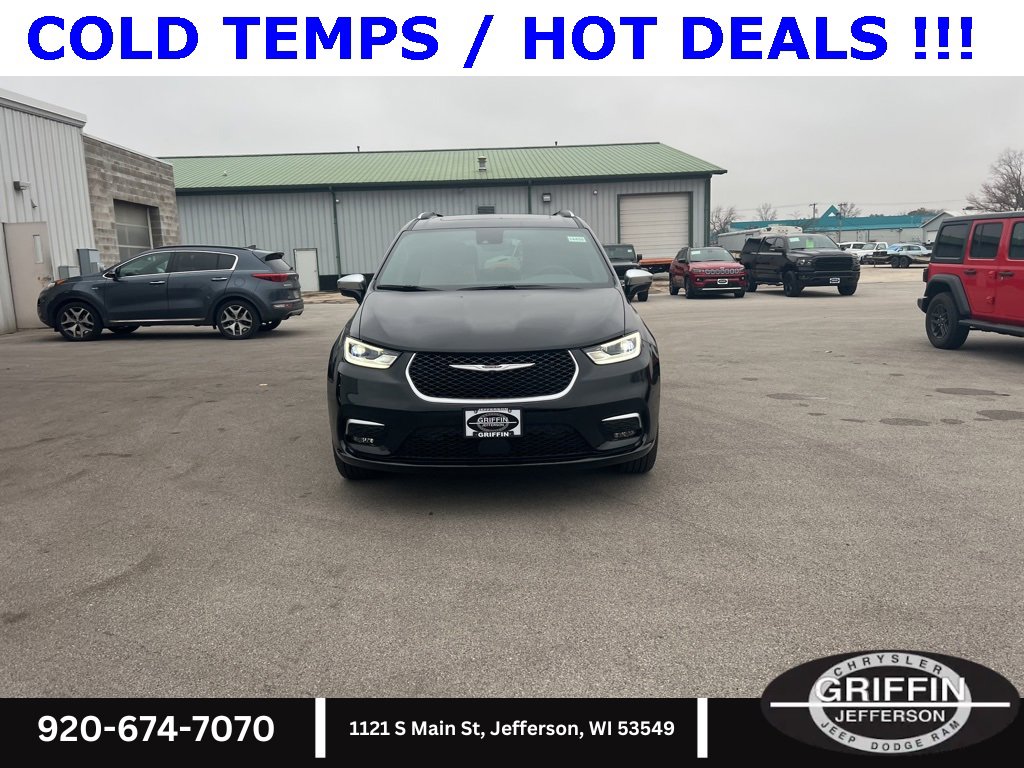 New 2026 Chrysler Pacifica Pinnacle w/ Trailer Tow Group image 4