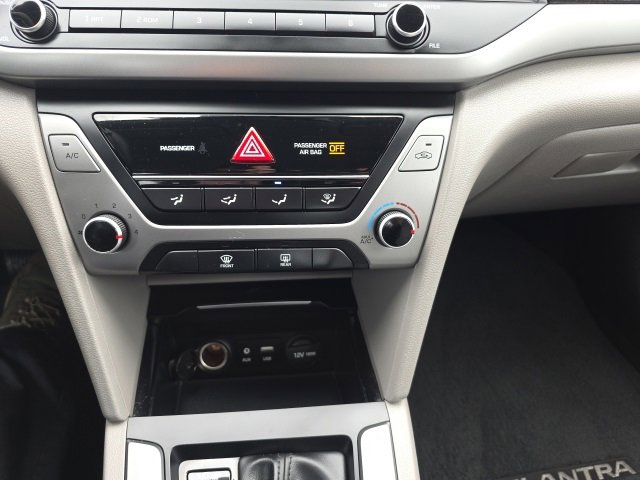 Used 2017 Hyundai Elantra SE image 18