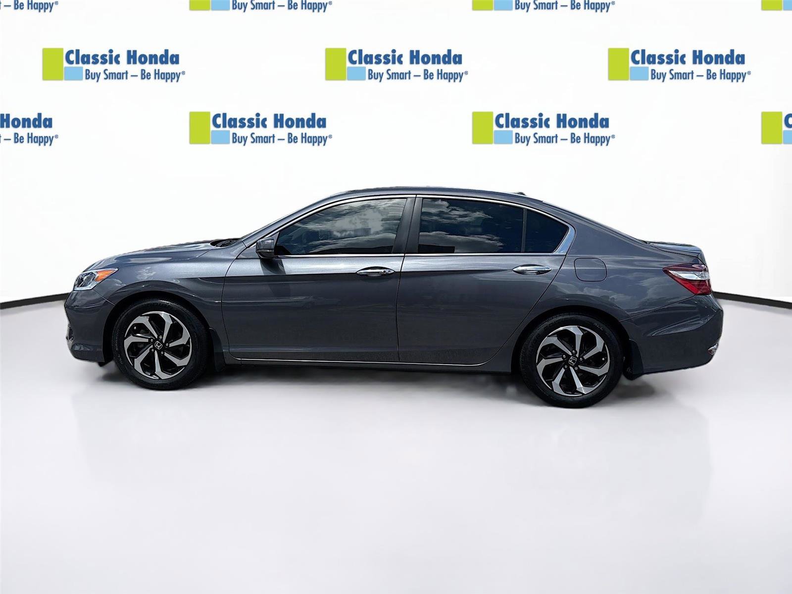 Used 2017 Honda Accord EX image 4