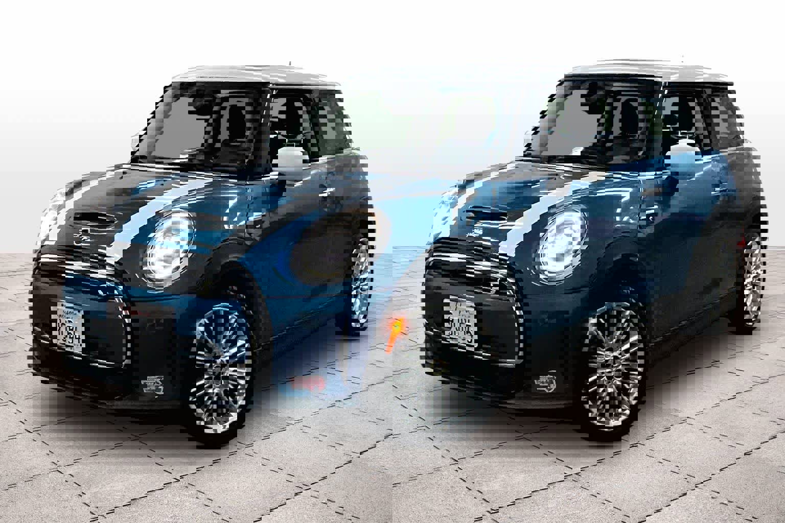 Used 2024 MINI Cooper SE image 1