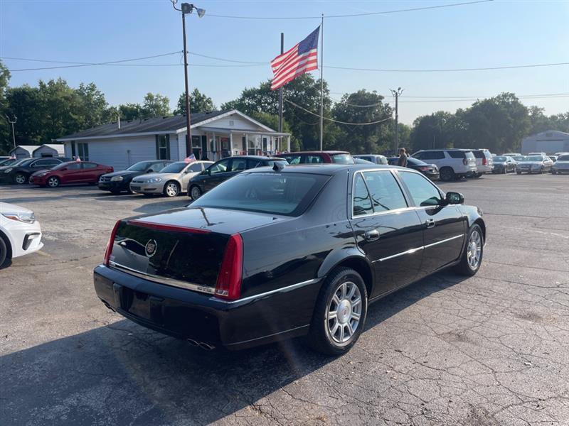Used 2009 Cadillac DTS w/ Sun And Sound Package FWD image 4
