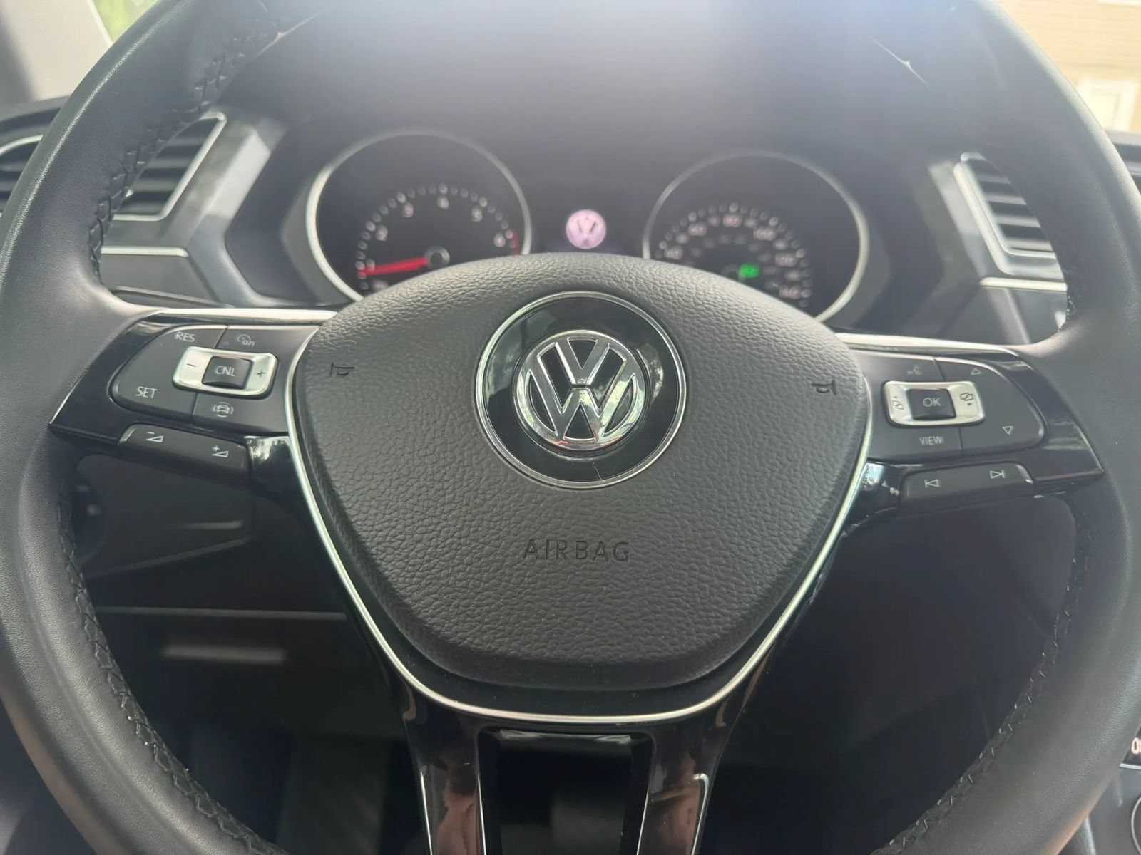 Used 2020 Volkswagen Tiguan SE w/ Panoramic Sunroof Package AWD/4WD image 14