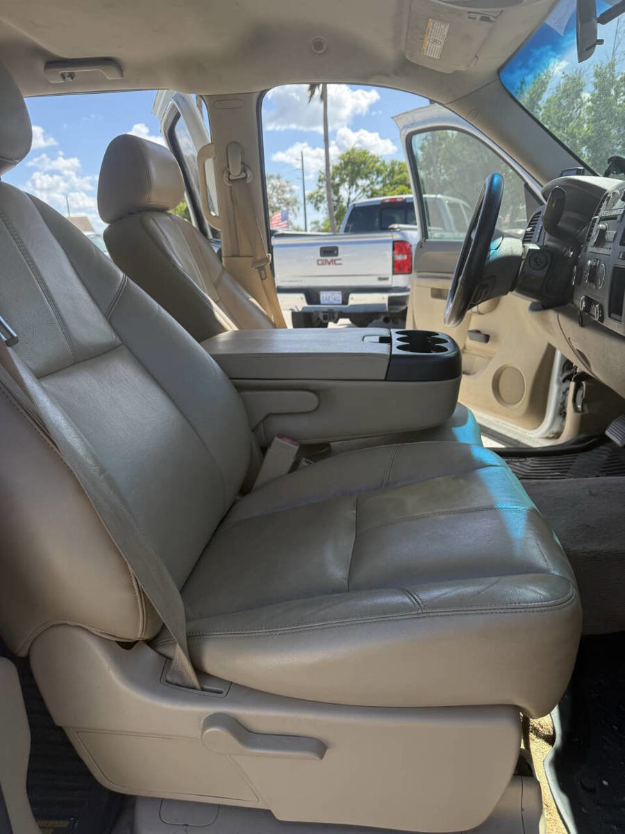 Used 2011 GMC Sierra 2500 SLE w/ SLE Preferred Package AWD/4WD image 14