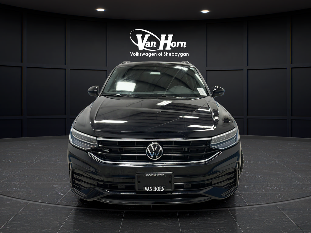 Used 2024 Volkswagen Tiguan SE R-Line AWD/4WD image 2