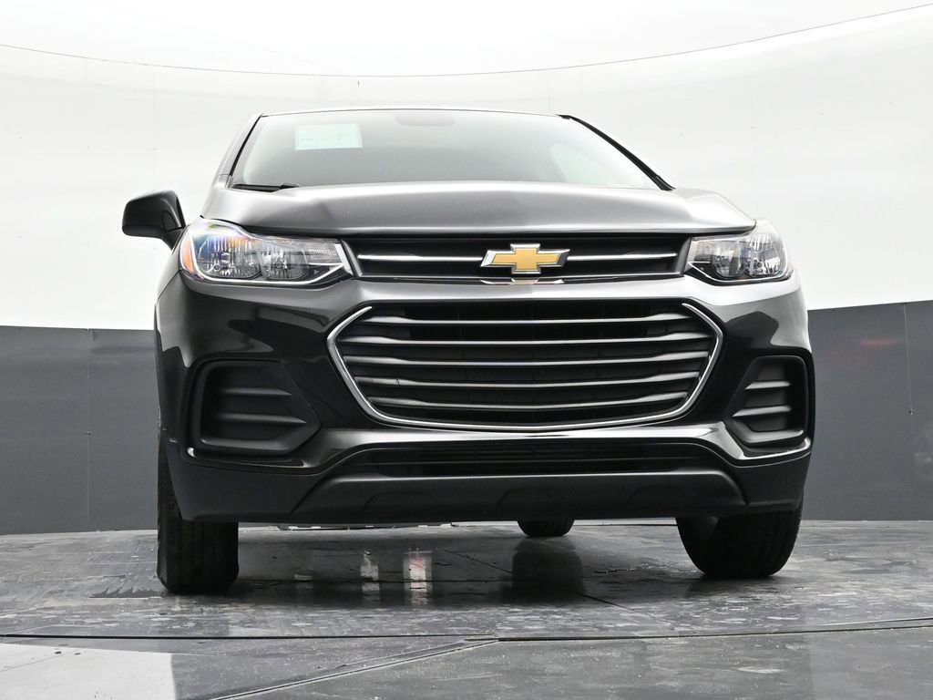 Used 2022 Chevrolet Trax LS w/ Tint and Cruise Package image 27