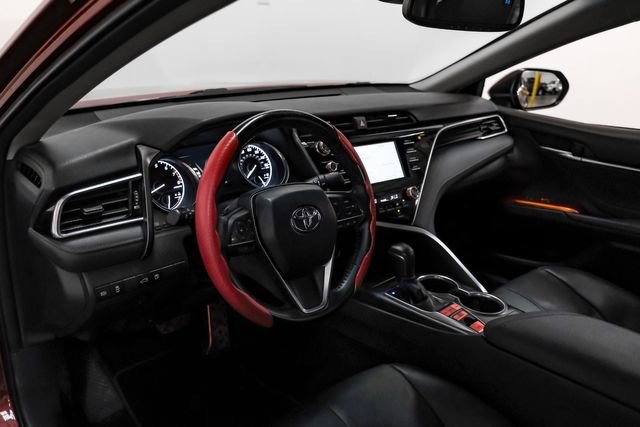 Used 2018 Toyota Camry XLE FWD image 3