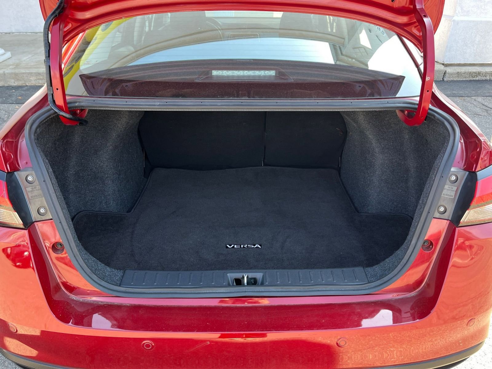 Used 2025 Nissan Versa SV image 27