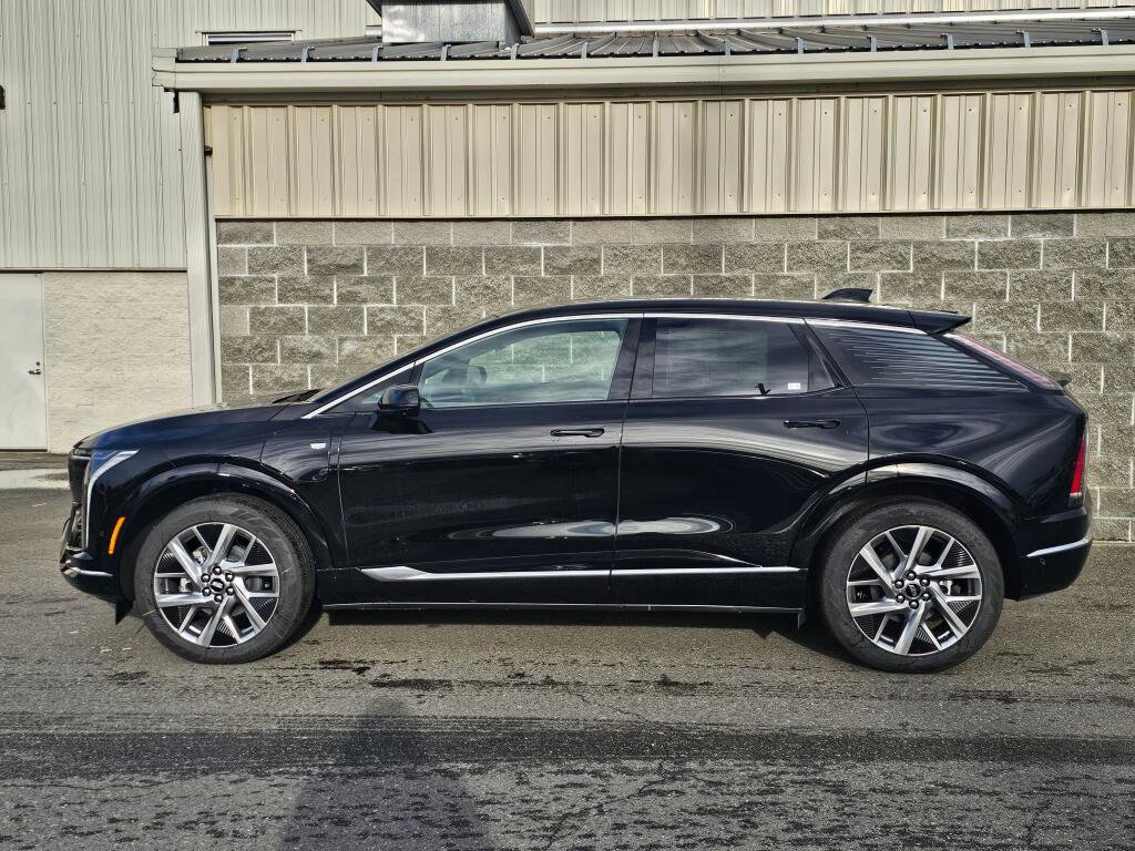 New 2026 Cadillac Optiq Luxury 2 image 4