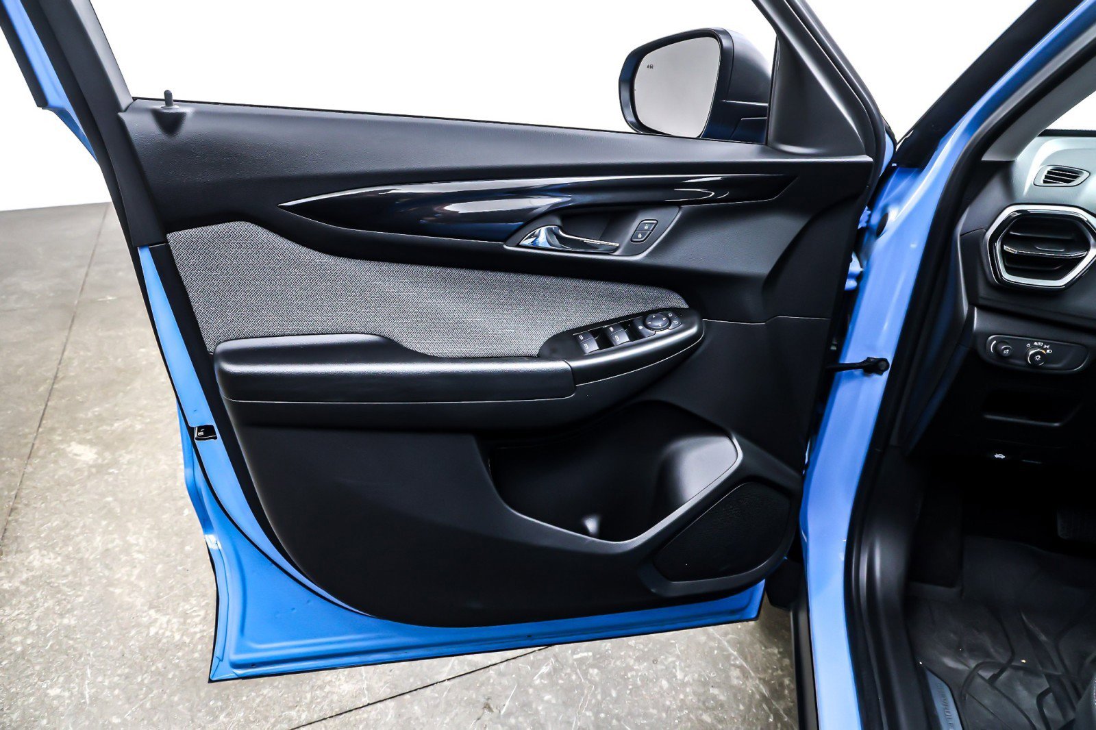 Used 2024 Chevrolet TrailBlazer LS w/ LS Convenience Package image 20