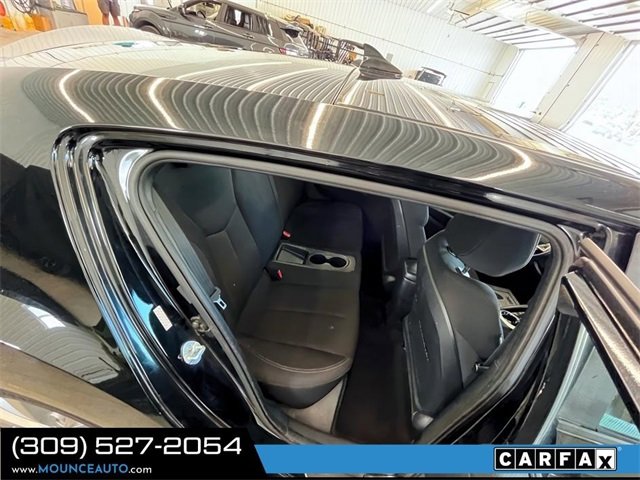 Used 2017 Hyundai Veloster image 7