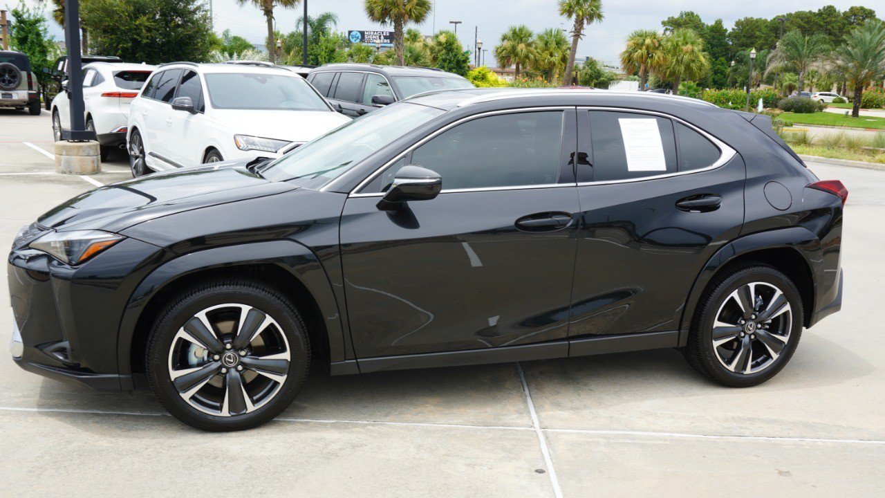 Certified 2026 Lexus UX 300h FWD w/ Accessory Package (2T) image 5