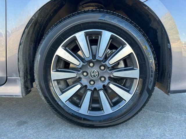 Used 2020 Toyota Sienna XLE w/ XLE Navigation Package AWD/4WD image 29