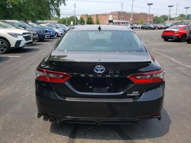 Used 2024 Toyota Camry SE w/ Cold Weather Package FWD image 4