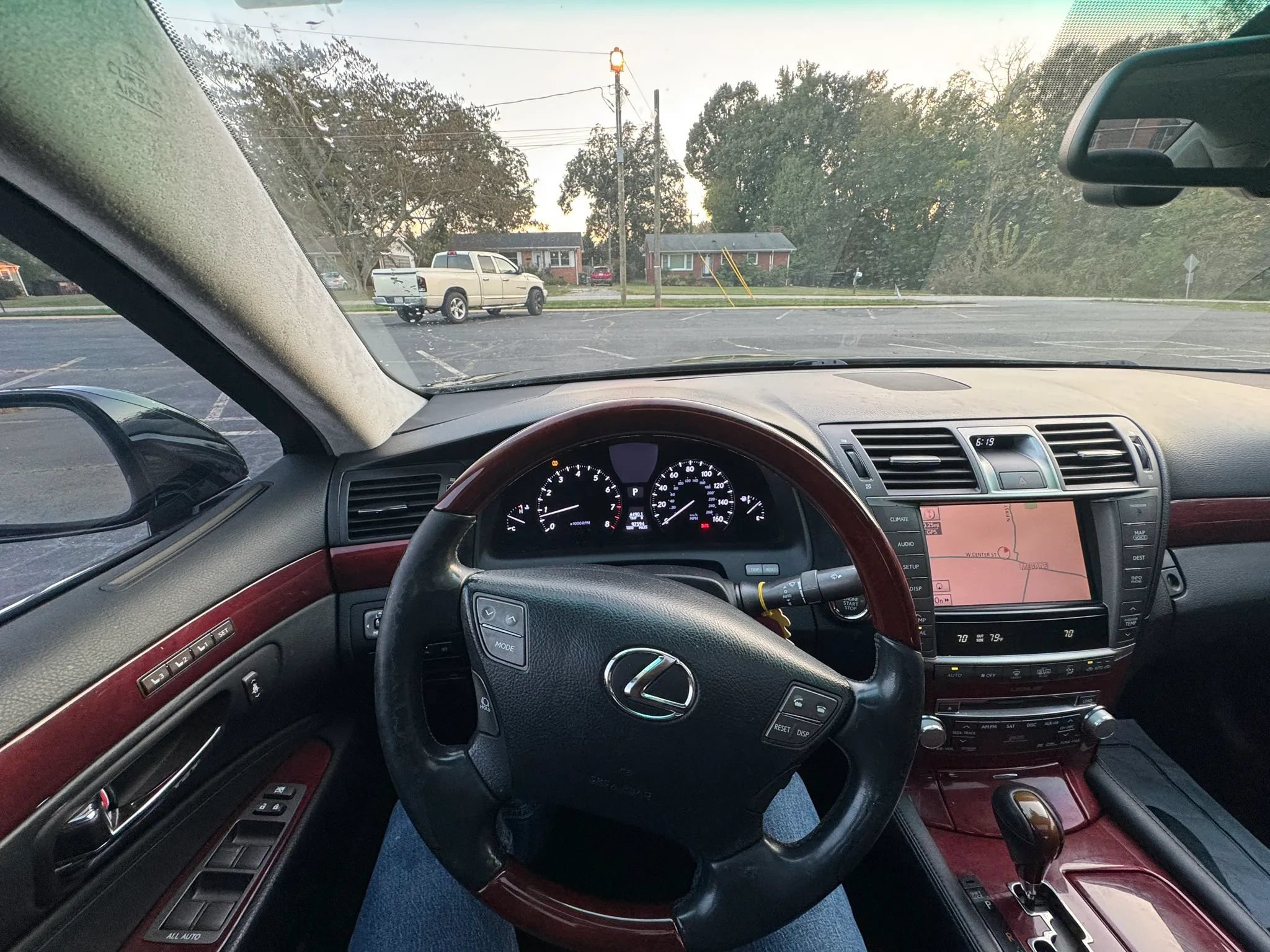 Used 2010 Lexus LS 460 L w/ Luxury Pkg RWD image 21