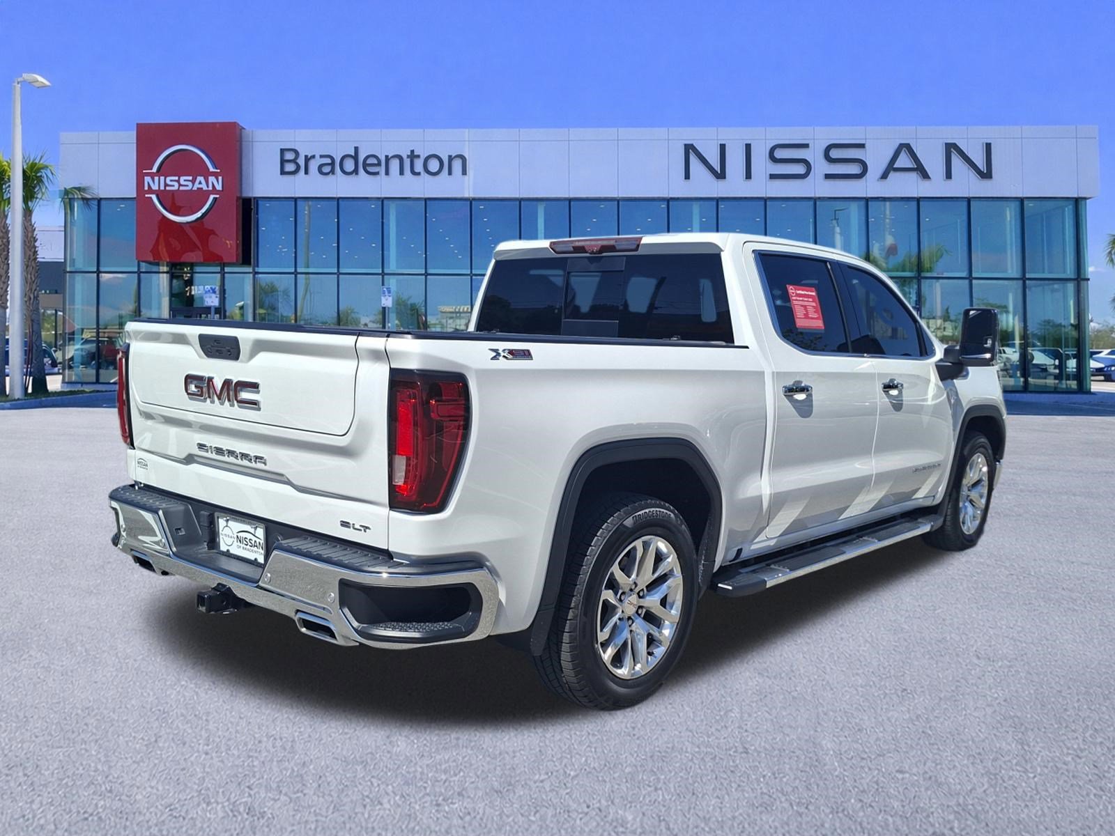 Used 2021 GMC Sierra 1500 SLT w/ SLT Premium Plus Package AWD/4WD image 5